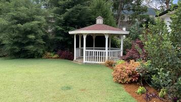 Classic Room, 1 Bedroom | 1 bedroom, desk, WiFi (free), individually furnished