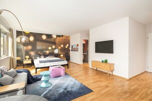 Premium Loft B05 | 1 makuuhuone, kannettavalle tietokoneelle sopiva työtila, ilmainen Wi-Fi