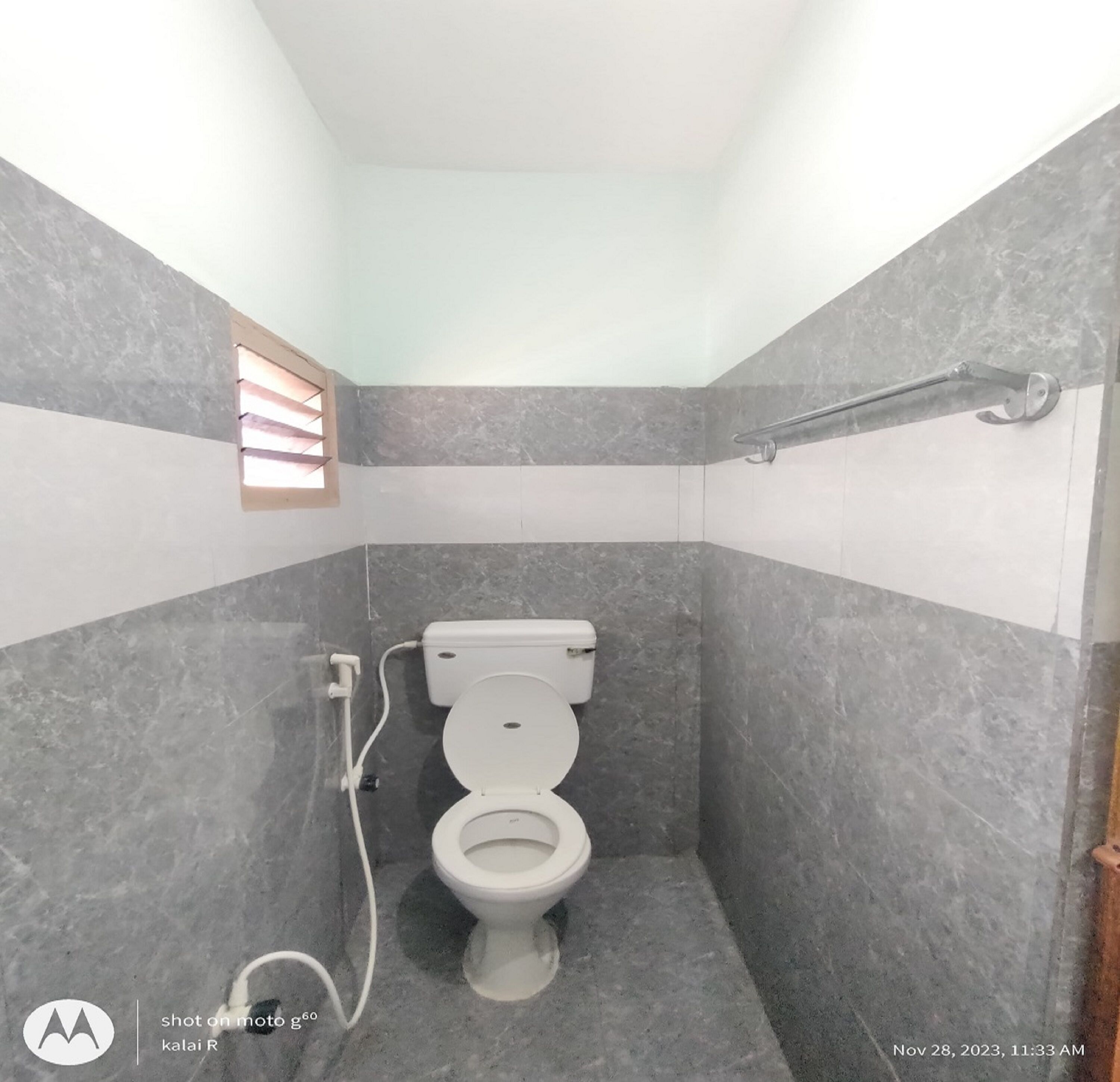 Executive Room | Bathroom | Shower, rainfall showerhead, towels