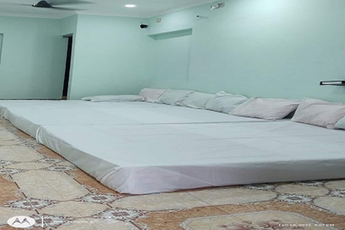 1 habitación, ropa de cama hipoalergénica y escritorio