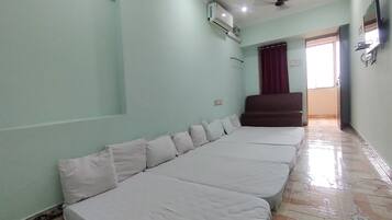 Executive Room | Hypo-allergenic bedding, desk, blackout curtains, bed sheets