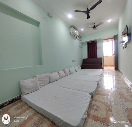 Executive Room. Sri Sivalakshmi AC Guest House
