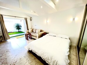 Studio | Silitysrauta/-lauta, ilmainen Wi-Fi, vuodevaatteet