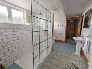 Cottage | Bathroom - The Old Rectory (Largs)