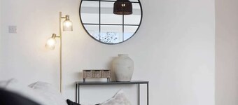 Spacious Living Room & Modern Comforts, Sleeps 4