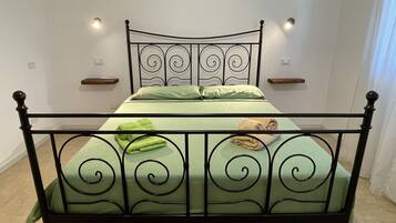 2 Schlafzimmer, Reisekinderbett, kostenloses WLAN, Bettwäsche