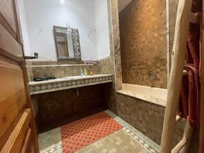 Premium-Apartment | Badezimmer | Haartrockner