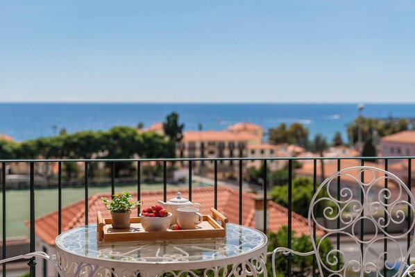 City Apartment, 1 Queen Bed, Sea View | Property grounds - Casa Strelitzia by An Island Apart (Funchal)