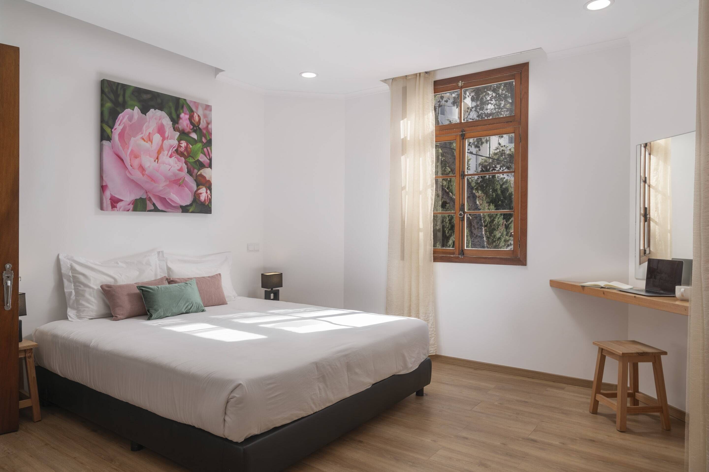 Casa básica, varias camas, vistas al mar | 4 dormitorios, escritorio, espacio para trabajar con un portátil