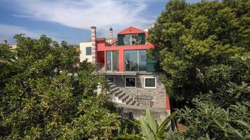 Maison, plusieurs lits, vue mer | Extérieur
