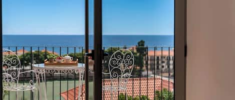 City Apartment, 1 Queen Bed, Sea View | View from property