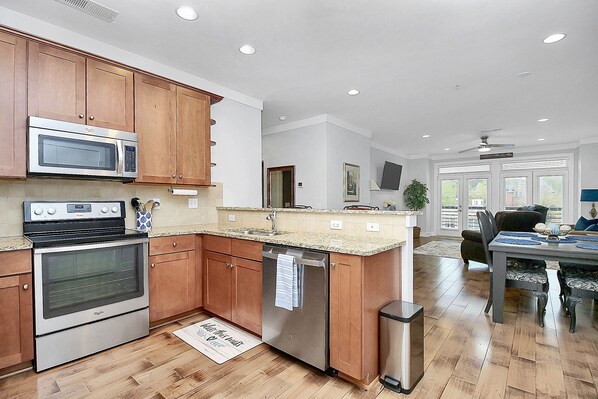 Refrigerador, microondas, horno y parrilla de estufa 