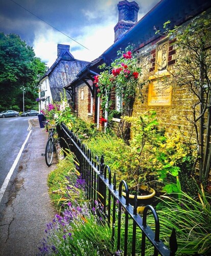 Honey Hill Cottage - 4 Bedroom Detached House