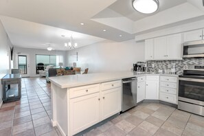 Fridge, microwave, stovetop, dishwasher