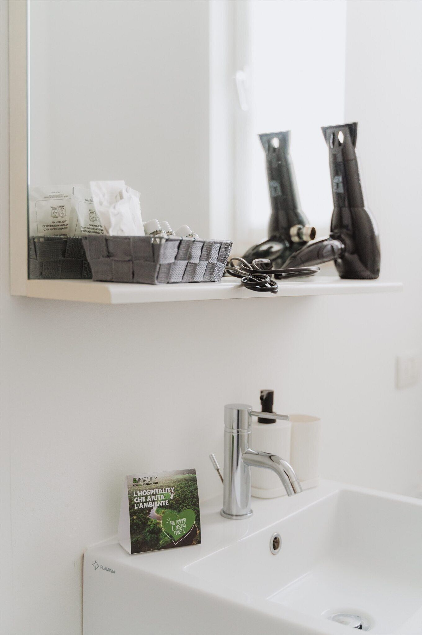 Haartrockner, Bidet, Handtücher, Seife