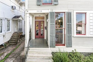 Exterior detail - Spacious Canal St. 2br On Streetcar Line (New Orleans)