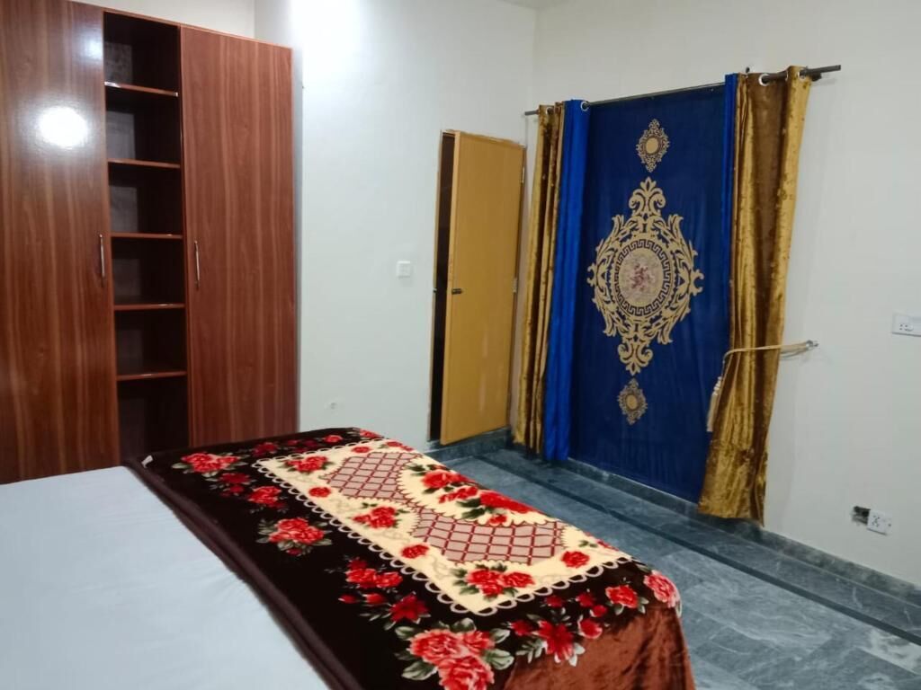 deluxe double room | soundproofing, iron/ironing board, free wifi