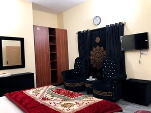 Deluxe Double Room | Soundproofing, iron/ironing board, free WiFi - Hotel Air Inn (Lahore)