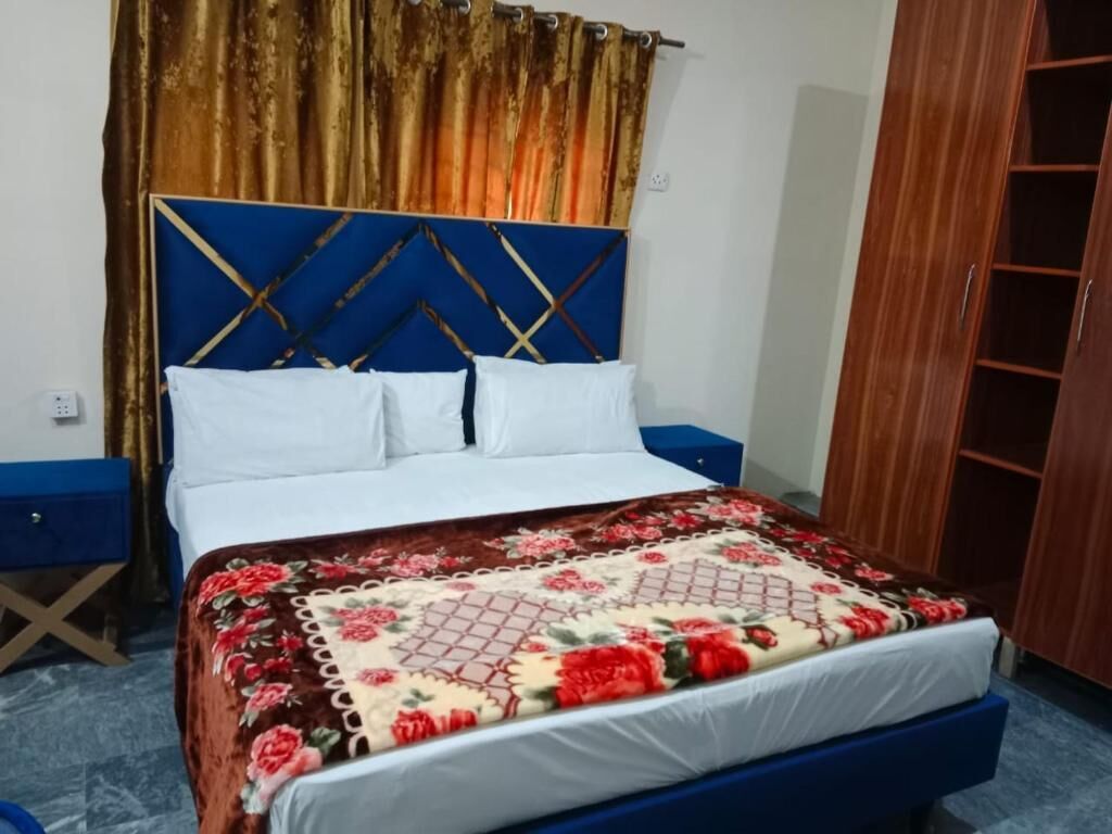 deluxe double room | soundproofing, iron/ironing board, free wifi