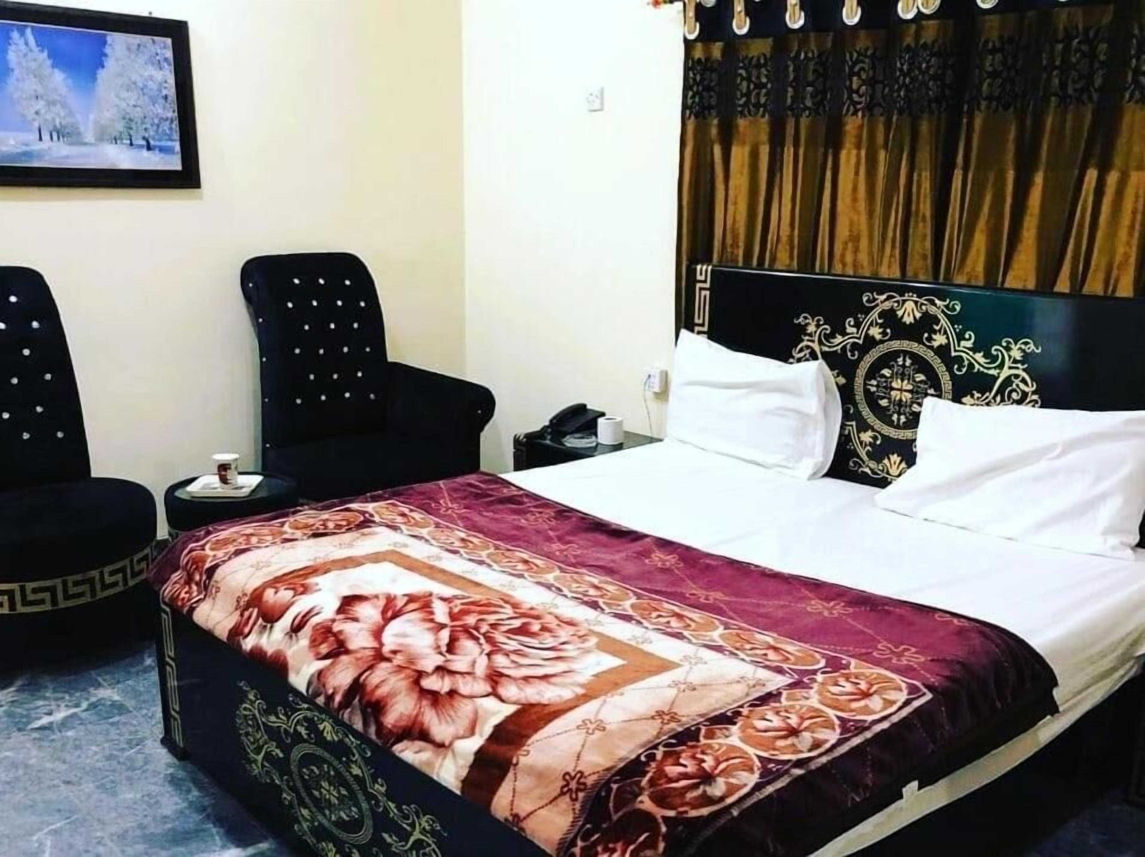 deluxe double room | soundproofing, iron/ironing board, free wifi