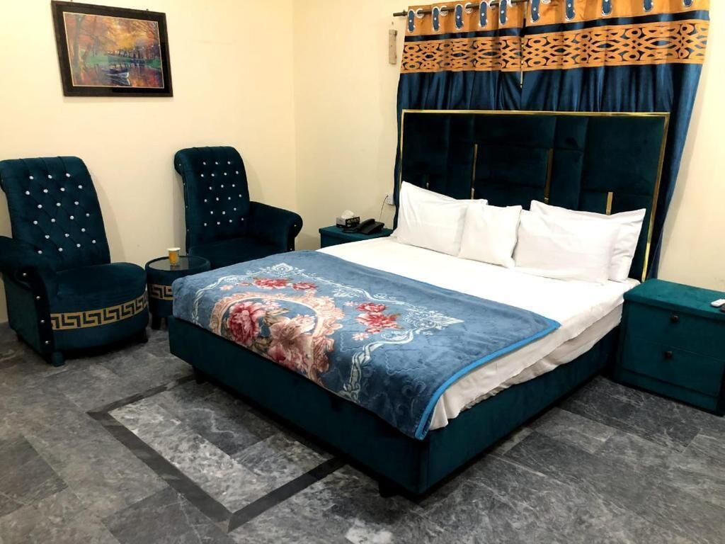 deluxe double room | soundproofing, iron/ironing board, free wifi