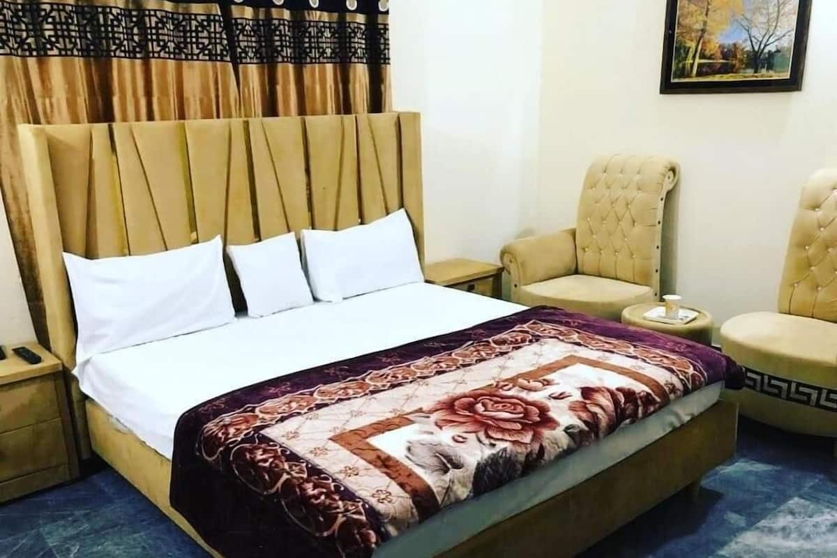 deluxe double room | soundproofing, iron/ironing board, free wifi