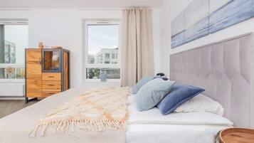 Iron/ironing board, WiFi, bed sheets