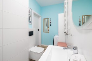 Shower, hair dryer, shampoo - Comfortable Apartment for 4 Persons | Air Conditioning and Parking (Ustronie Morskie)