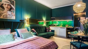 Silitysrauta/-lauta, Wi-Fi, vuodevaatteet