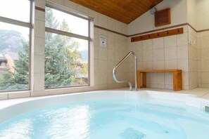 Interior - Newly Renovated Room in Banff! Air-Conditioning (Banff)