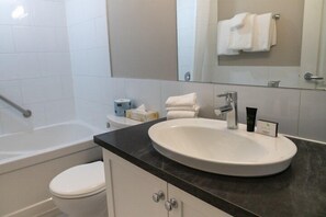 Handdoeken, zeep, shampoo, toiletpapier