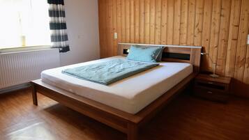 3 Schlafzimmer, Schreibtisch, Bügeleisen/Bügelbrett, kostenloses WLAN