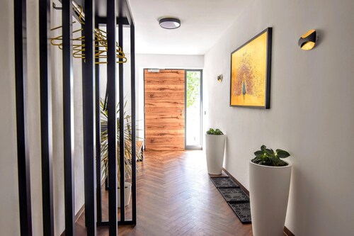 Schöne 90m² Wohnung mit Drei Zimmern am Land