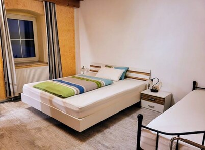 Schöne 90m² Wohnung mit Drei Zimmern am Land