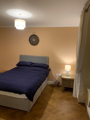 1 soverom, strykejern/-brett, reiseseng for barn og wi-fi