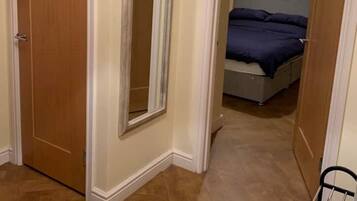 1 makuuhuone, silitysrauta/-lauta, vauvan matkasänky, Wi-Fi