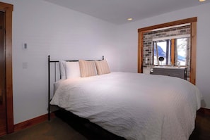 4 chambres, fer et planche à repasser, lit de bébé portatif, Wi-Fi
