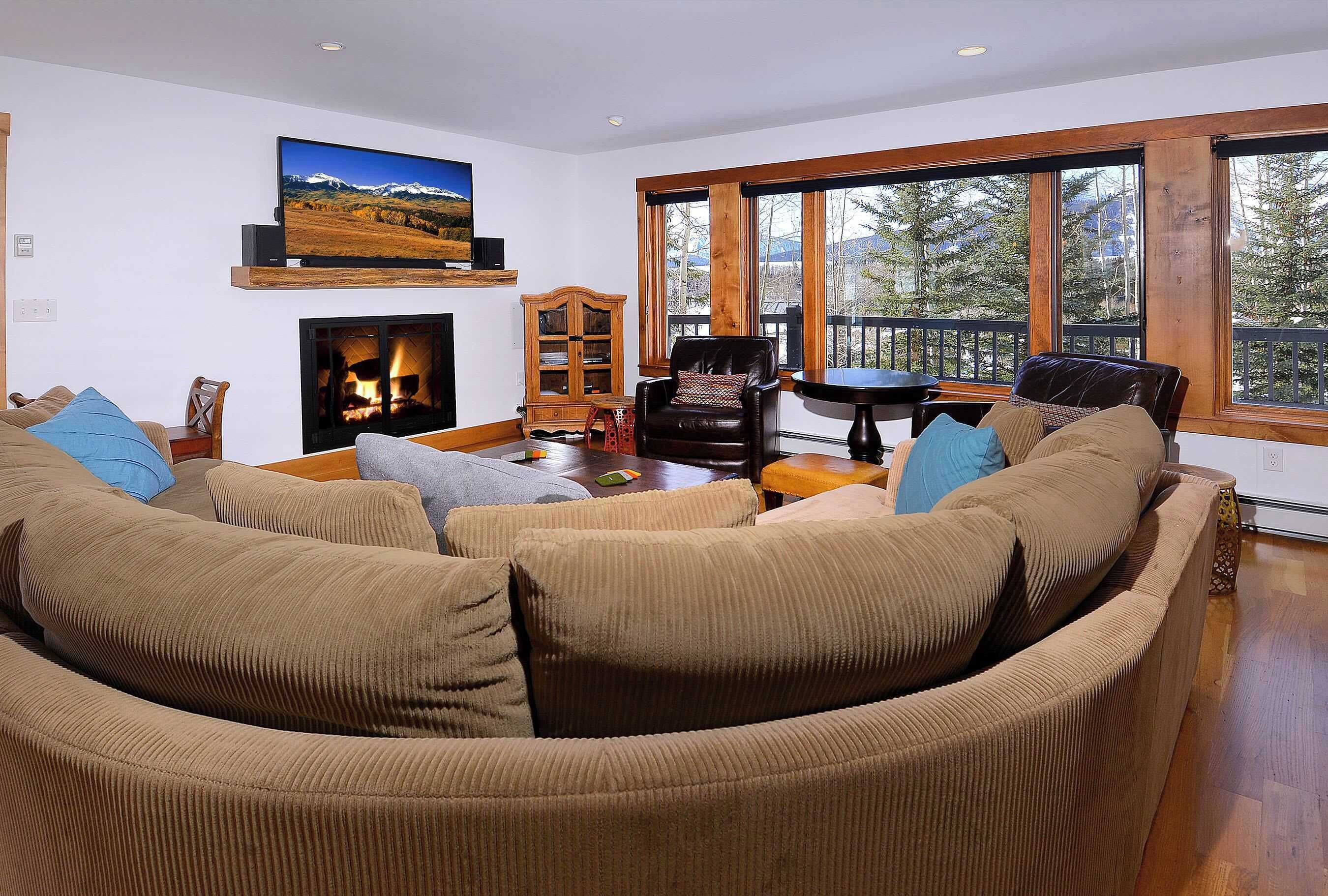 TV, fireplace, offices