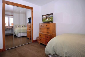 4 bedrooms, iron/ironing board, travel cot, WiFi