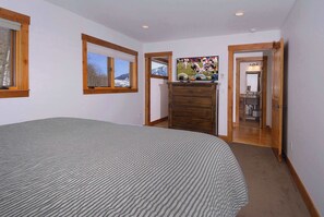 Unclassified image, 5 of 34, button - Mountain Vista, 4BD/3BA House, Pet Friendly! (Skyland & Surrounding Areas)