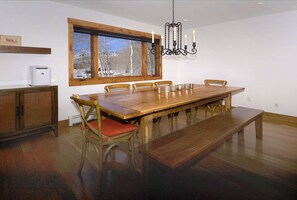 Dining - Mountain Vista, 4BD/3BA House, Pet Friendly! (Skyland & Surrounding Areas)
