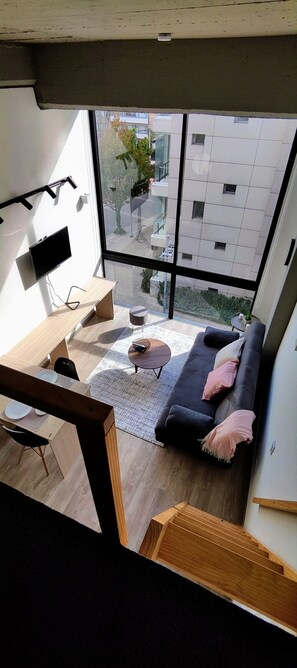 32-tums platt-tv med digitalkanaler, Netflix och streamingtjänster