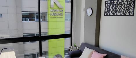 Apartamento | Área de estar | TV de tela plana 32 polegadas com canais digitais, Netflix