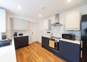 Fridge, microwave, oven, dining tables - Gorgeous 3 bed flat, ideal for groups, sleeps 5. (Morecambe)