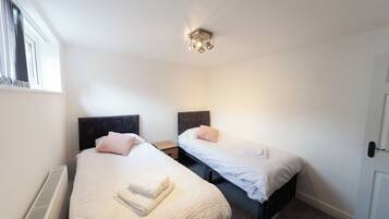 3 bedrooms, iron/ironing board, free WiFi, bed sheets