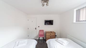 3 bedrooms, iron/ironing board, free WiFi, bed sheets