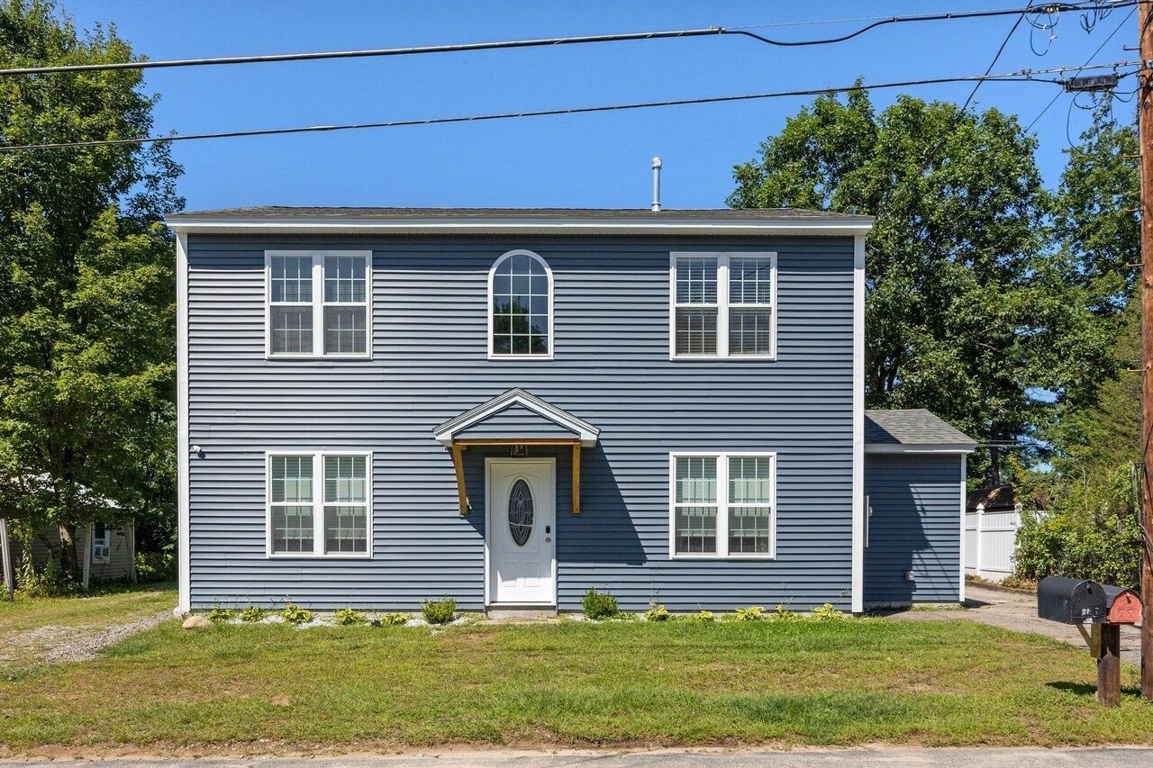Sleeps 14! Walk to Lake/Downtown Restaurants, boat launch, Bring your boat!