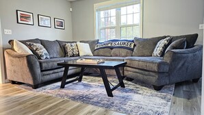 Living area - Large Private Yard, 4br home, Walk to town center (Meredith)
