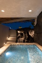 Blue Diamond Suite with Hot Tub | Bañera de hidromasaje privada