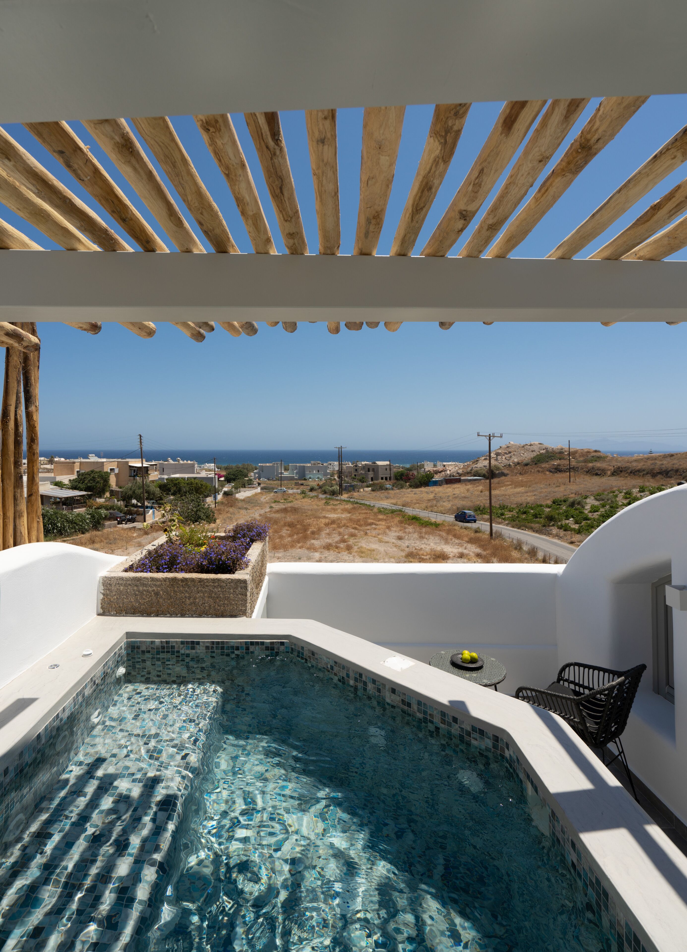 white diamond suite with hot tub | private spa tub